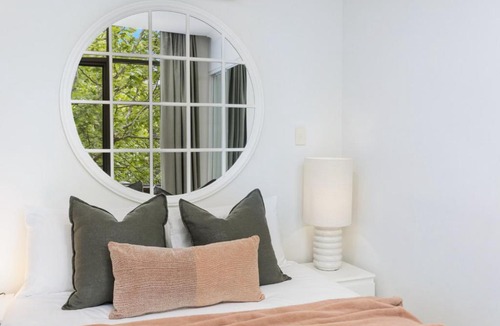 East Perth Apartment | Royal Respite Spacious Apartment - Walk to Restaurants