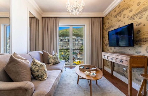 Green Point Apartment | Royale 615 Green Point - Views Location Pool