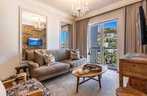 Green Point Apartment | Royale 615 Green Point - Views Location Pool