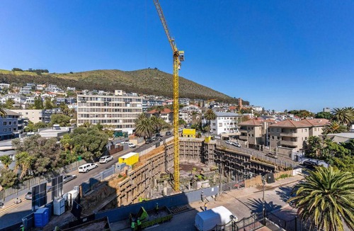 Green Point Apartment | Royale 615 Green Point - Views Location Pool