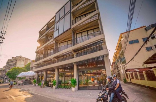 Thon Buri House | Royale Chic Stay | Bangkok Comfort