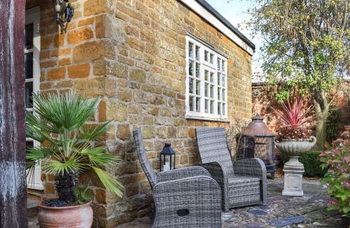 Flore House | Russell Cottage