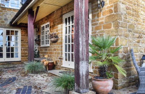 Flore House | Russell Cottage