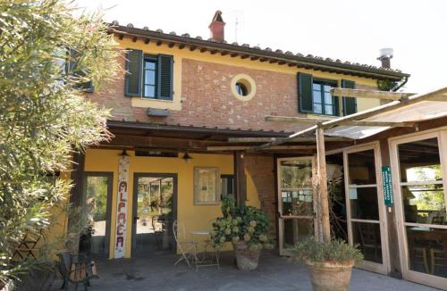 Montecastello House | Rustic holiday home in Pontedera with shared pool