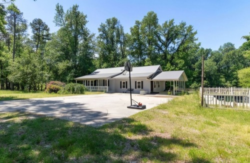 Archdale House | Rustic Pond Retreat w/Hot Tub & Fishing Gear