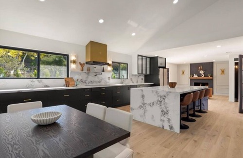 Thousand Oaks House | Safe neighborhood Charming 3-bedroom house with AC, WiFi in Thousand Oaks