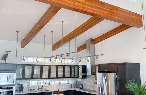 Lower Lonsdale Boat Rental | * Sailor's View * Floating Home Ocean Retreat
