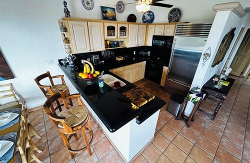Zona Hotelera Villa | Sampaguita Beachfront 3 Bedroom Villa townhouse