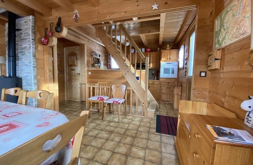 Le Cornix Ski Chalet | Savoyard Chalet with WIFI, near ski slopes