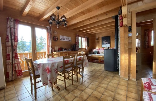 Le Cornix Ski Chalet | Savoyard Chalet with WIFI, near ski slopes
