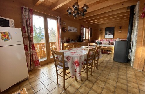 Le Cornix Ski Chalet | Savoyard Chalet with WIFI, near ski slopes