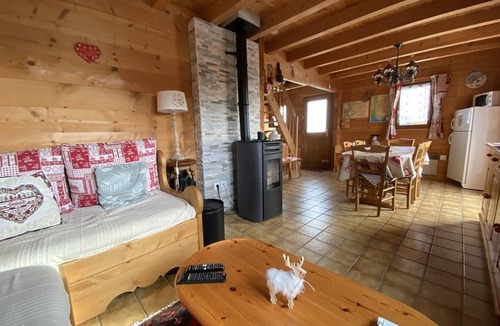 Le Cornix Ski Chalet | Savoyard Chalet with WIFI, near ski slopes