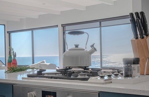 Scarborough Apartment | Scarborough Loft: Your Stylish Seaside Retreat