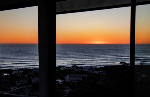 Scarborough Apartment | Scarborough Loft: Your Stylish Seaside Retreat