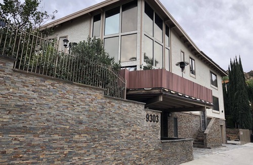 Canoga Park House | Scenic Canyon 4-Bed Retreat: Hot Tub, Hiking Trails, EV Charger & Private Garden