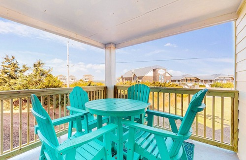 Avon Condo | Scenic Waterfront Condo – Dock + Pet Friendly