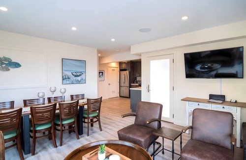 Channel Islands House | Scenic Waterfront Getaway Townhouse with Kayak!
