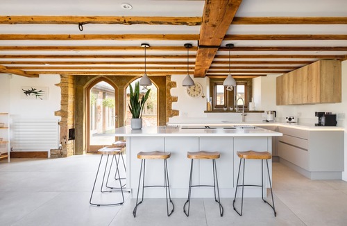 Hook Norton House | Scotland End Barn Luxury 5 Bedroom Cotswolds Home, walk to pubs, idyllic village