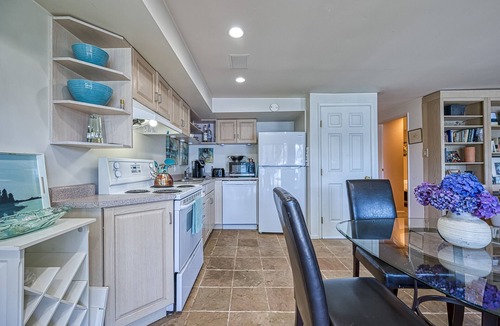 District of North Vancouver House | Sea 'n Sand - Deep Cove Waterfront- Kayaks! 7 day weekly rentals .