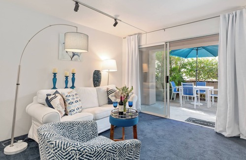 East Beach Apartment | Sea Otter in Por La Mar by the beach