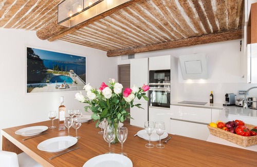 Antibes Old Town Apartment | Sea View Retreat · Old Town Antibes · 3BR Home with Terrace & Jacuzzi