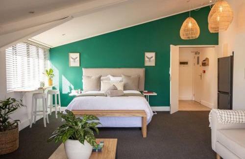 Hermanus City-Centre Apartment | Sea-View Studio - Hermanus Waterfront Apartments