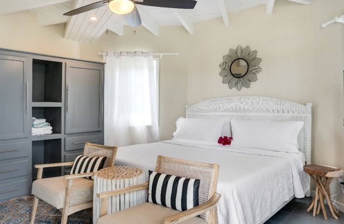 Sea Rocks Apartment | Seabreeze Oceanfront 1 BDRM - Arawak Beach Club