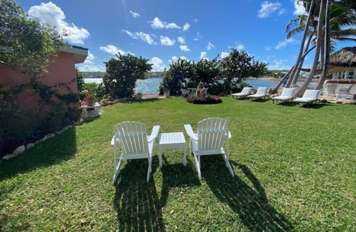 Sea Rocks Apartment | Seabreeze Oceanfront 1 BDRM - Arawak Beach Club