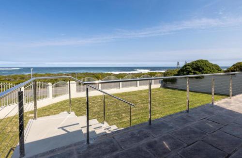 Sandbaai House | Seafront Retreat in Sandbaai