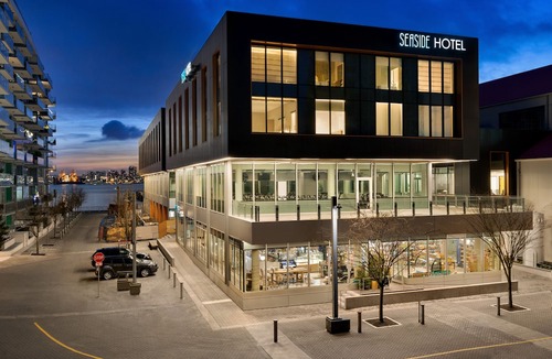 Lower Lonsdale Hotel | Seaside Hotel North Vancouver