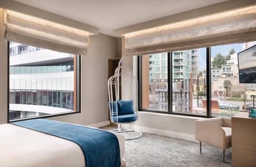 Lower Lonsdale Hotel | Seaside Hotel North Vancouver