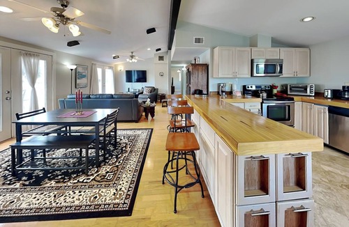 Pirates Beach House | Seaside Jackalope | Coastal Escape + Large Deck