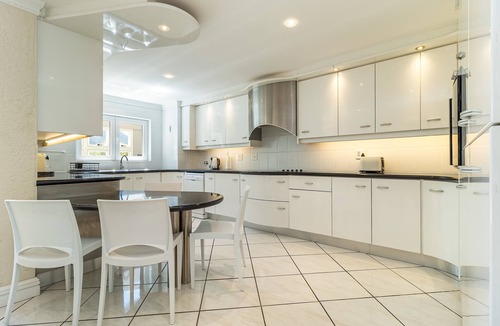 Hout Bay Apartment | Seaview Beachfront Villa, Beach Club, HoutBay, Cape Town, South Africa