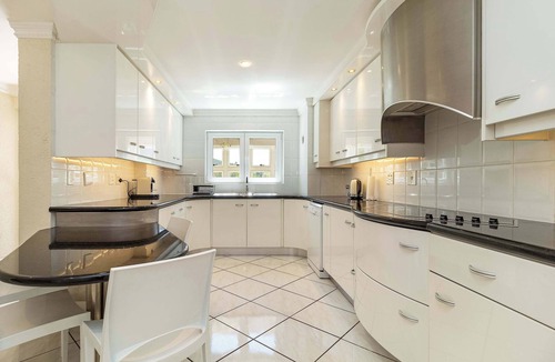 Hout Bay Apartment | Seaview Beachfront Villa, Beach Club, HoutBay, Cape Town, South Africa