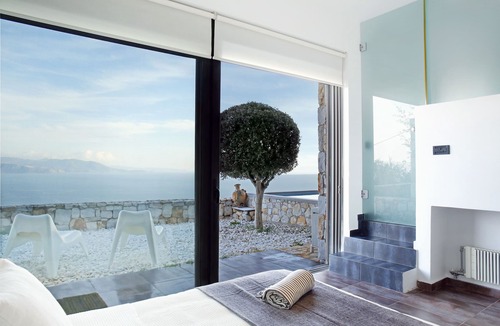 Marathon Villa | Seaview Salty Schinias, is a stunning private house with amazing view!