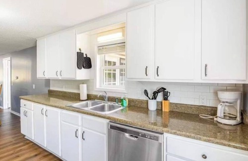 Sunrise Beach House | Secluded 2BR Cabin - Community Dock - Lake Access