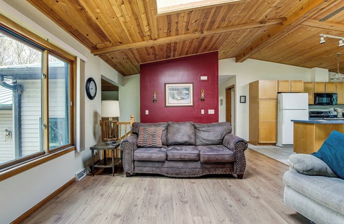 New Chester House | Secluded Central Wisconsin Escape