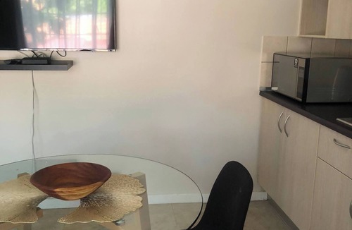 Greater Johannesburg Metropolitan Area Apartment | Secure Executive Apartment, WiFi, Solar Power, Netflix