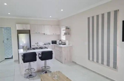 Klapmuts Cottage | Self catering accomadation in the winelands. Mon Rêve Estate - Cottage 3