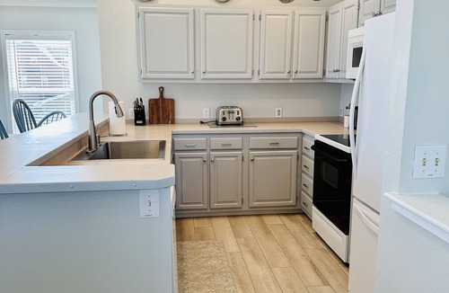 Rodanthe House | Semi-oceanfront family-friendly vacation home with hot tub! Steps to beach!