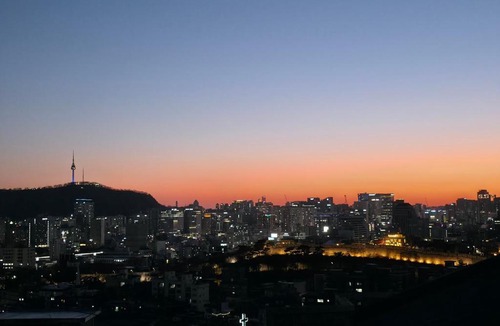 Changsin-dong Apartment | Seoul Wall Loft-View-Naksanpark-KSPO돔-고양종합운동장-고척돔-짐 보관-7박 이상 Airport Pickup3명