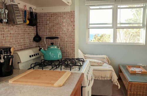Estate Hull Condo | Serene Escape + 3 Mins to Beach + Dining