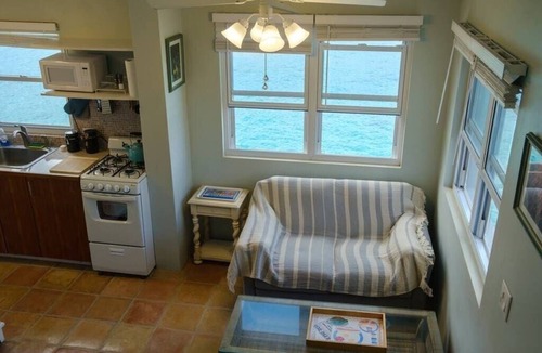 Estate Hull Condo | Serene Escape + 3 Mins to Beach + Dining