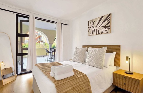 Century City Apartment | Serene Family Estate, Pools, Parks & Free Parking
