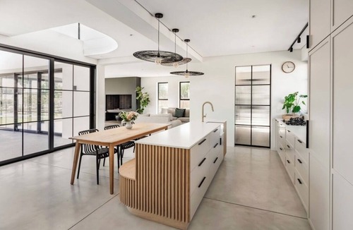 Kylemore Villa | Serene farm life 5-bedroom villa fully solar powered in charming Banhoek.