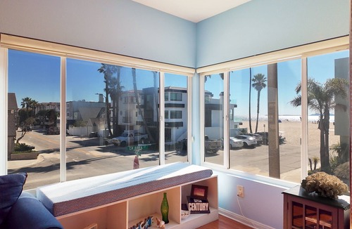Hollywood Beach House | Serene seaside home in Oxnard perfect for relaxing getaways