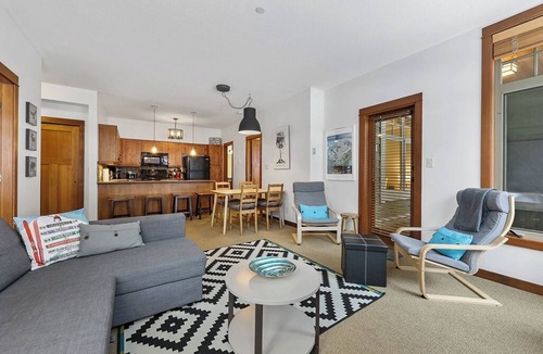 Sun Peaks Condo | Settler's Crossing 49: Modern, Pet Friendly, 2BDRM Condo w/Hot Tub