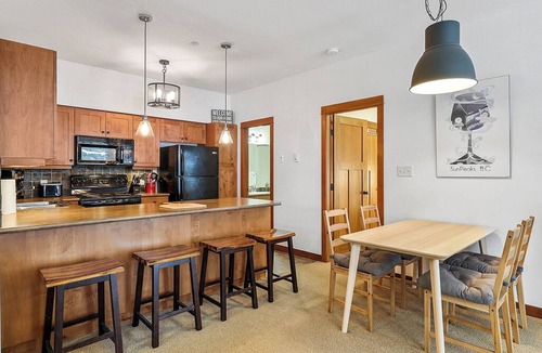 Sun Peaks Condo | Settler's Crossing 49: Modern, Pet Friendly, 2BDRM Condo w/Hot Tub