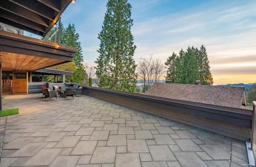 Upper Lonsdale House | Seymour Private Bedroom, Ensuite Bathroom with Shared Pool, Hot Tub with Views