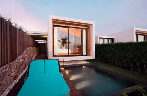 Khuekkhak Villa | (SHA+)Comfortable Beachfront Pool villa (B03)